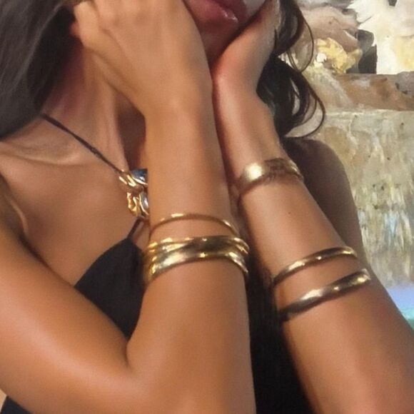 Gold  bangles - Picture 1 of 6